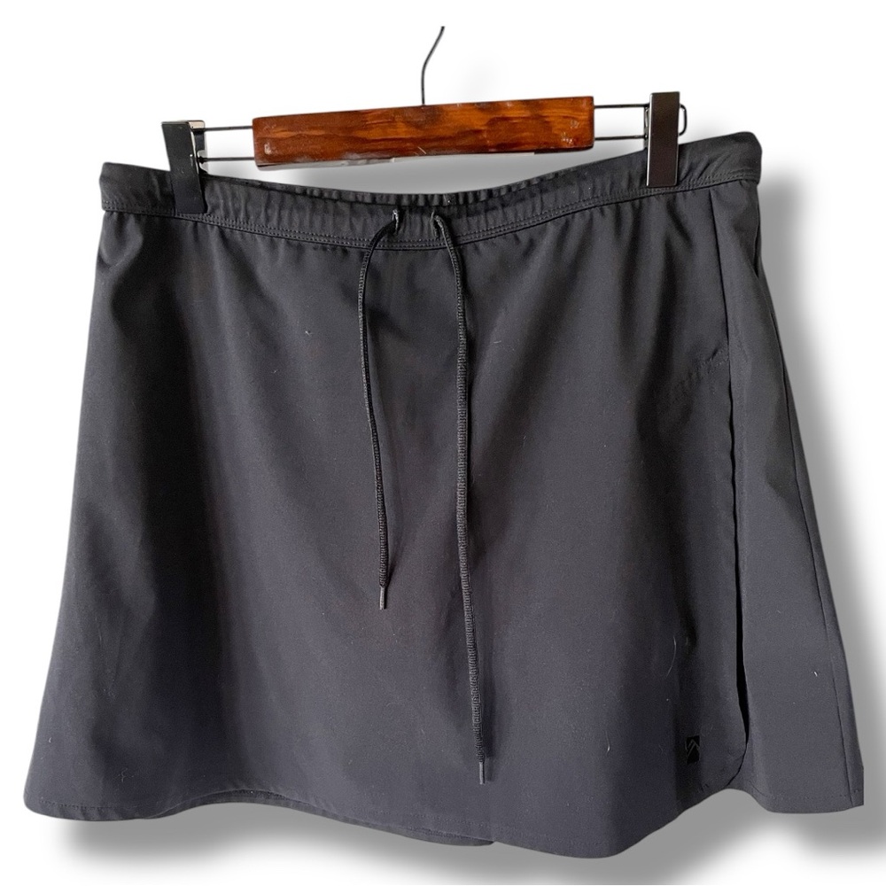 Alpine Design Performance Women's Black Skort Size L Zippered Pocket EUC Tie